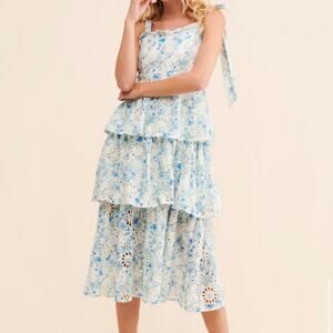 NWT En Saison Claire tiered embroidered eyelet midi dress. Size small